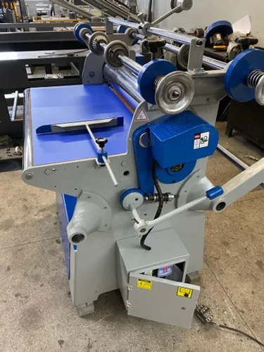 Laminadora e plastificadora UBERABA