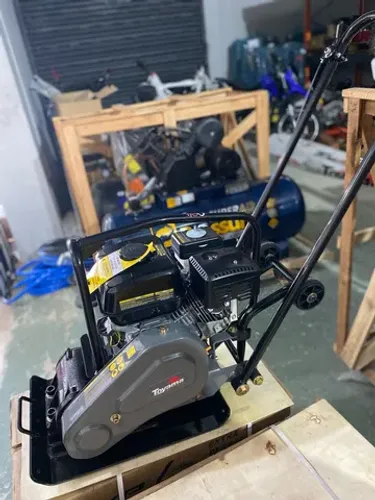 Placa Vibratória a Gasolina 6.5hp 196cc 60kg Profissional - Toyama (Loja)