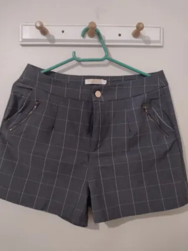 Short em alfaiataria, Tam M, em boas condições 