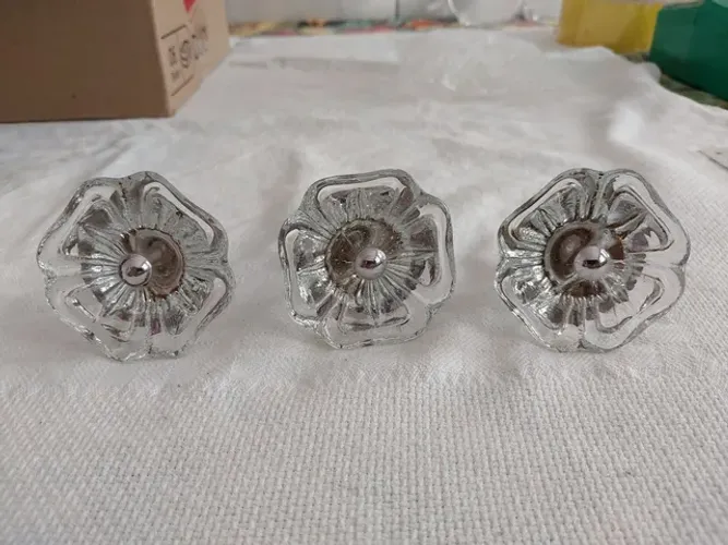 Puxadores formato flor 3 peças usadas