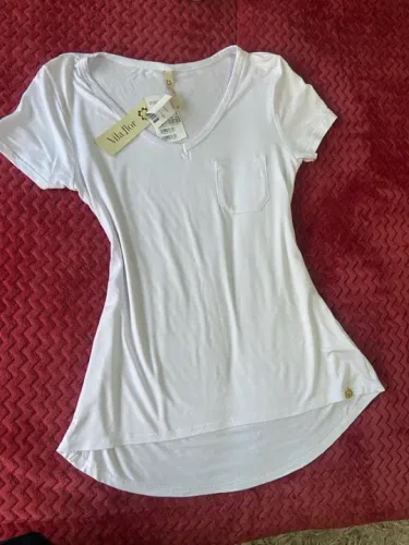 Camiseta branca feminina - Vila Flor