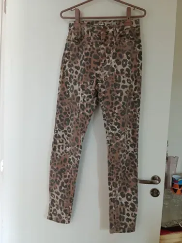 Calça animal print 36.