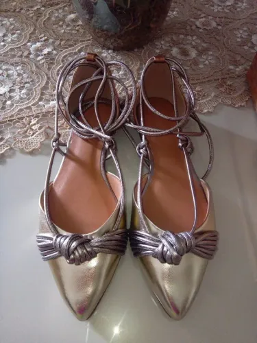 Sapatilha de bico fino arrumada - Marca Satinato - Tamanho 37 - Nova