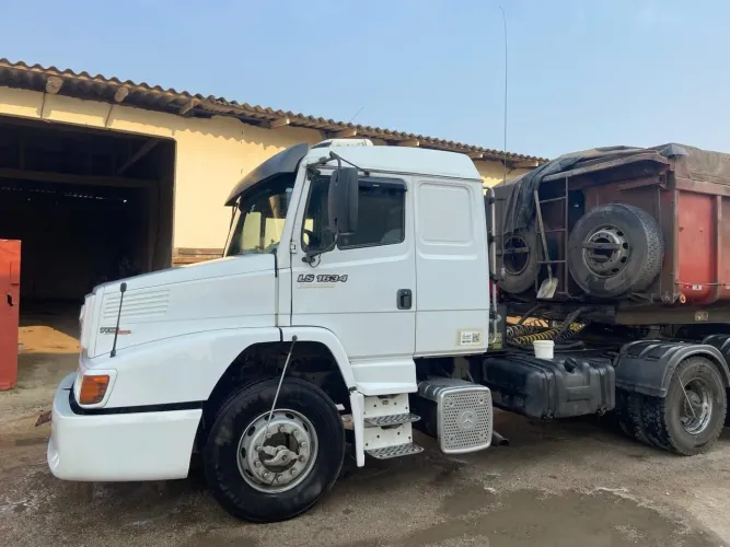 Mercedes 1634 ano 2010 com caçamba pastor 2004 