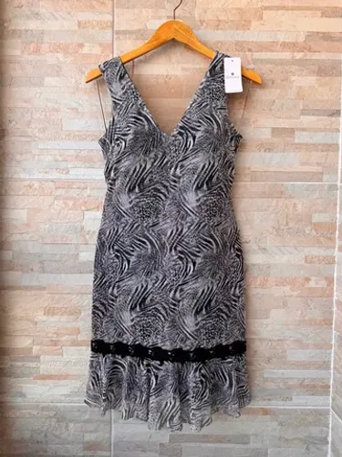 Vestido estampa animal print com tule e forro, tamanho 40.