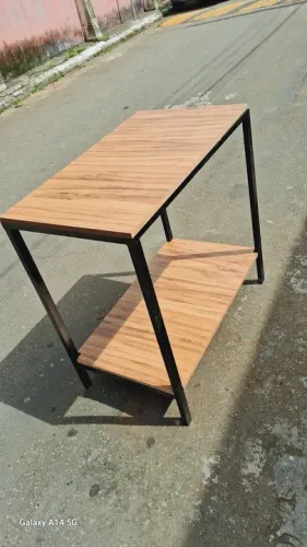 Mesa de Canto em Madeira e Metal