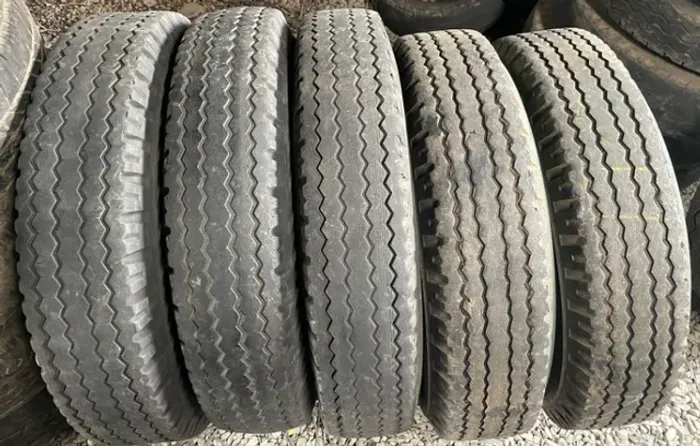 Pneus 7.50-18 recapado novo meu vida riscado