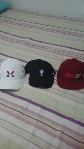 3 Bonés Unissex - Adidas, Brasil e Nike SB
