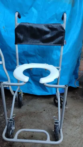 Vendo cadeira de rodas de banho