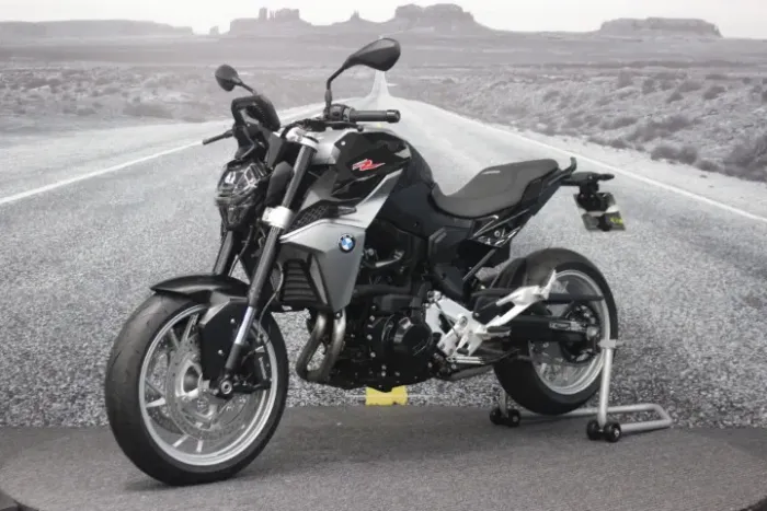 BMW F900R 2023 com apenas 9KM