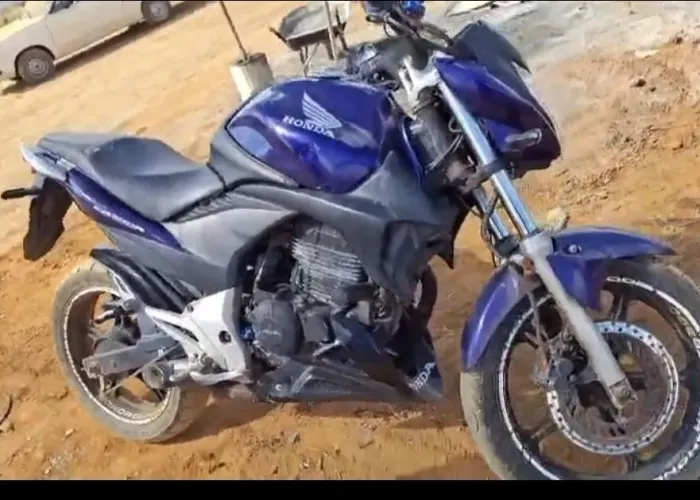 CB300 ANO 2011(leia a descrição)