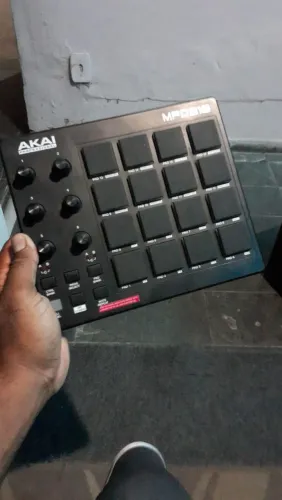 Controlador Do Akai Mpd 218 preto A 