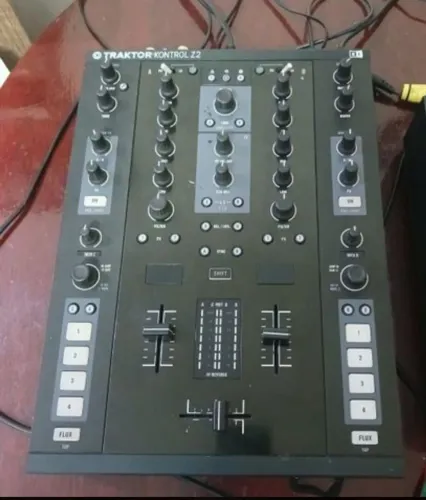 Mixer Traktor Control Z2 