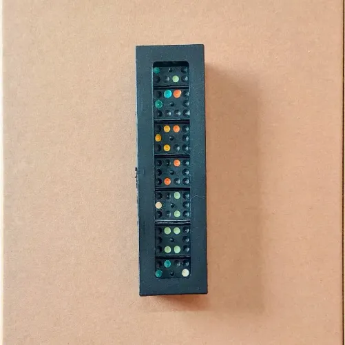 brinquedo - jogo de dominó preto (usado)