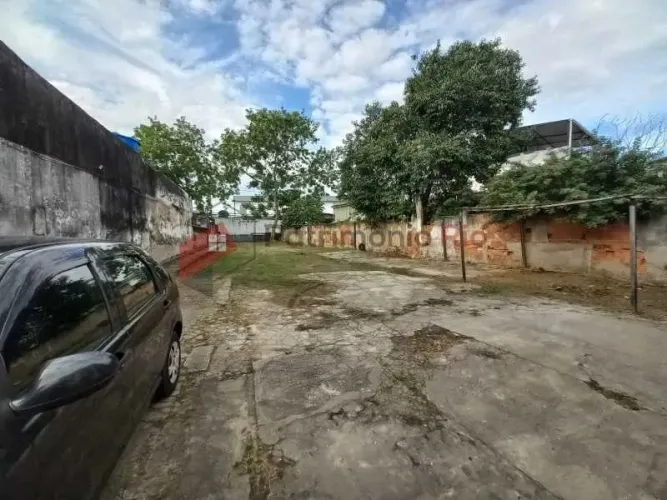 Terreno com 1300 m² em Irajá