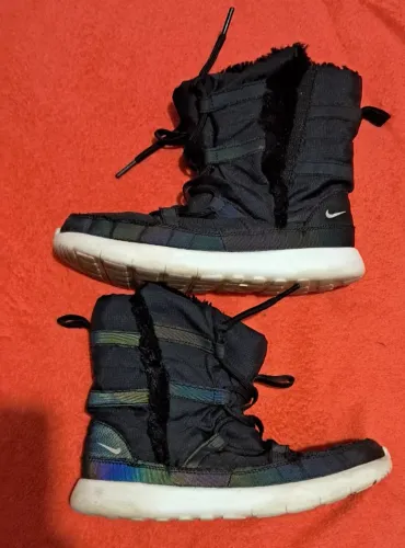 BOTA PRETA NIKE - FEM TAM 33/34 BRA