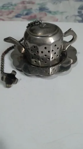 IBRECHÓ - ANTIGO INFUSOR DE CHÁ ESPESSURADO EM PRATA