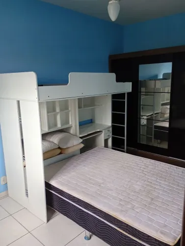 Cama de casal com beliche 