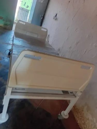 Cama hospitalar motorizada funcionando perfeitamente