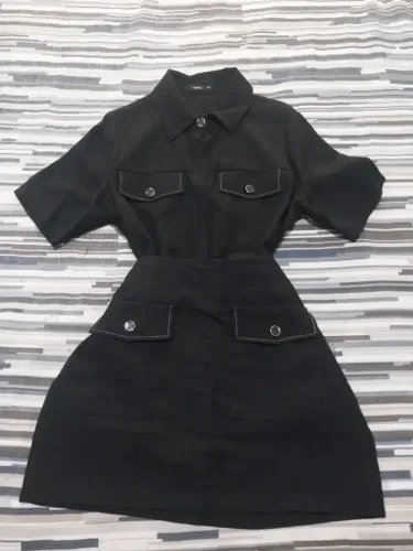 Conjunto de saia e blusa preta
