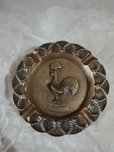 Cinzeiro em bronze com galo de Portugal Barcelos.