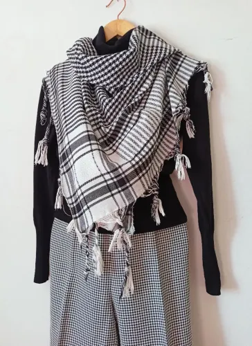 Cachecol Xadrez Preto e Branco com Franjas