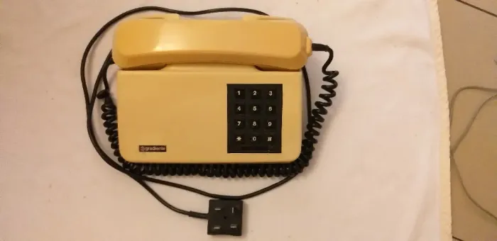 Aparelho telefone fixo, Gradiente de teclas, década 80, cor creme, semi-novo,