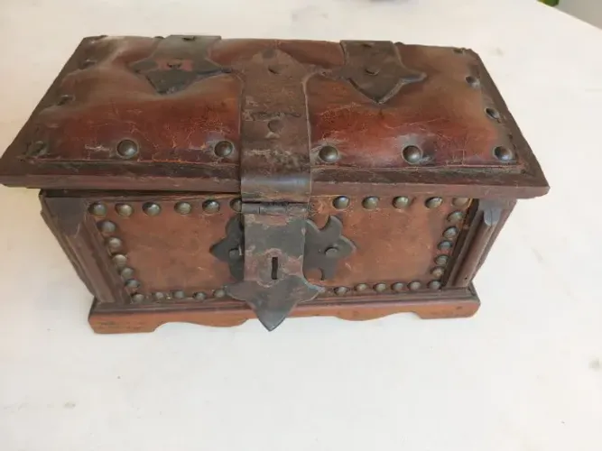 Pequeno Bau Antigo do Inicio do Século XX