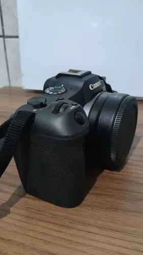 Canon R8 semin nova pouco usada só o corpo 