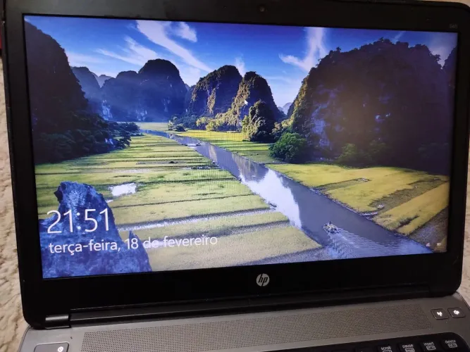 Notebook HP com tela de 15.6 polegadas