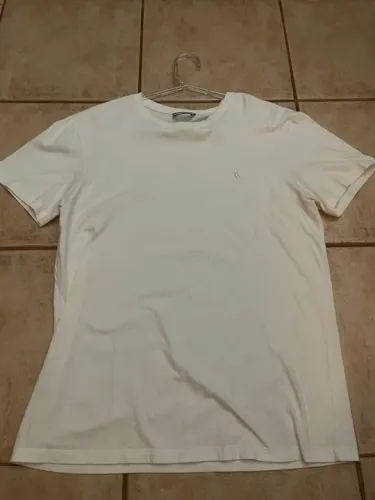 Camiseta Branca Básica da Reserva