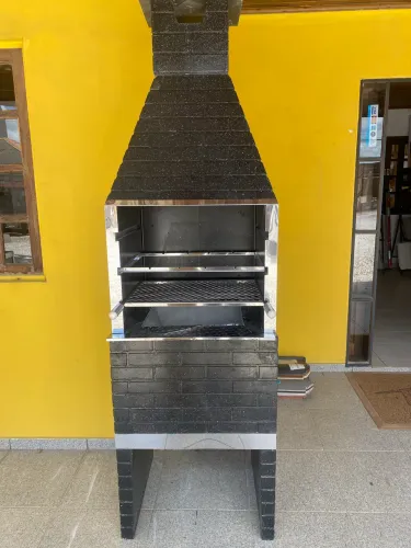 Churrasqueira pré moldada de concreto preto pintura granitada