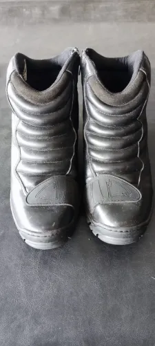 Bota motociclista n.42 em couro legitimo e forrada 