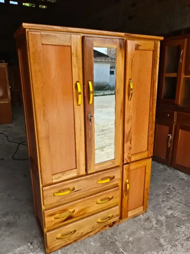 Guarda roupa de madeira espelhado (frete grátis) 