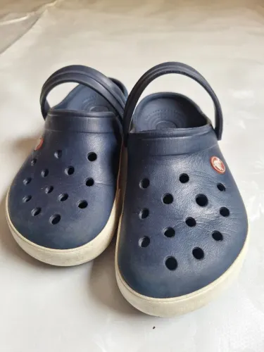 SANDÁLIA CROCS INFANTIL - AZUL MARINHO TAM M4(35) USADA EM ÓTIMO ESTADO