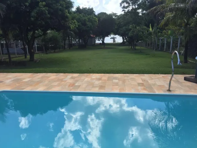 Rancho pé na agua no condomínio sobradinho localizado no rio Tiete