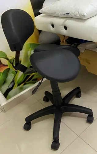 Mocho / Assento Sela Profissional Layout Medic com Encosto - Ergonômico