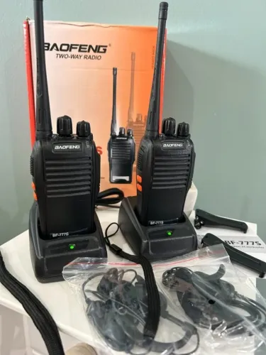 Radio Comunicador Walkie-Talkie Baofeng bs777s