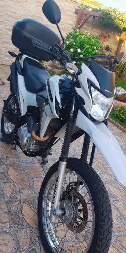 Vendo nxr Broz baixo km único dono.