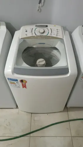 Vendo máquina  Eletrolux 15 kg ULTRA CLEAN voltagem 220. Entrego instalada com garantia 