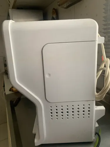 Bebedouro de água com refrigeração 