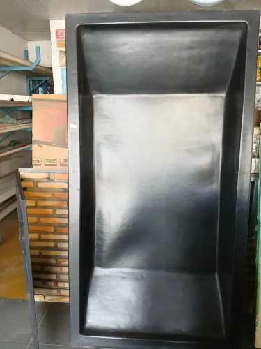 Caixa para massa 450 L . Em betim, MG.