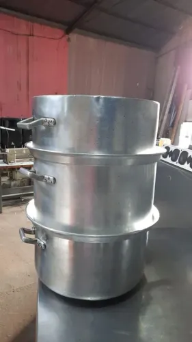 Panelas alumínio grosso para cozimento 3 camadas 0,60 cm bem conservadas