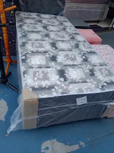 Cama solteiro base e colchão juntos