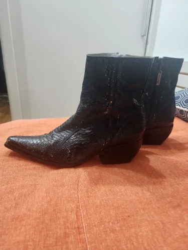 Bota Couro Piton Preta - Invitto Tam. 38