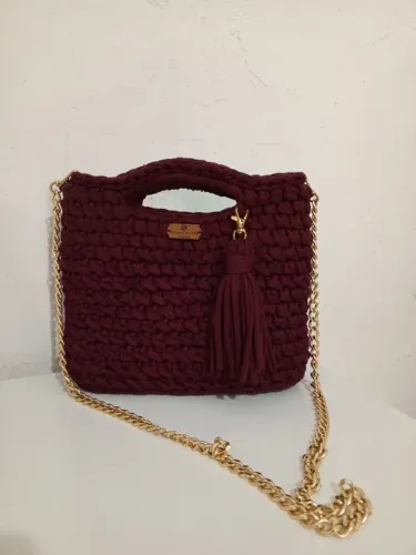 Bolsa de crochê em fio de malha - cor vinho
