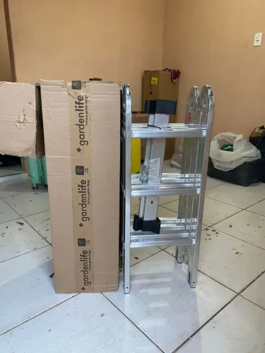 Escada Articulada de 12 Degraus em Alumínio de Qualidade