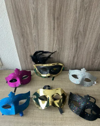 Carnaval chegando ! Máscaras Venzianas Oro Itália e festas Brasil Pluma Lindas !