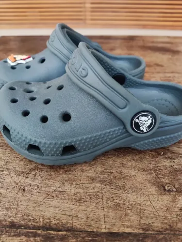 Sandália CROCS Little Baby cinza - tamanho C7