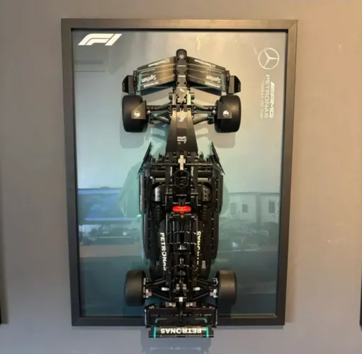 Aceito troca !         Lindo Lego Technic F1 montado Exposição- com Quadro - 60 cm